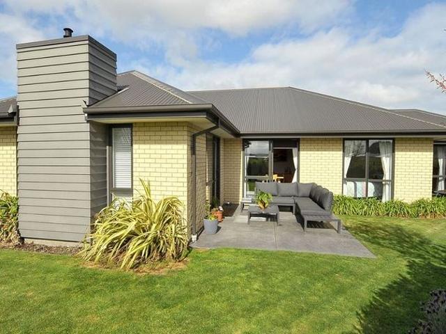 House for rent in Chaslands, Canterbury