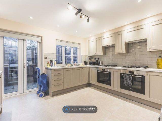 House for rent in London Borough of Barnet, Greater London