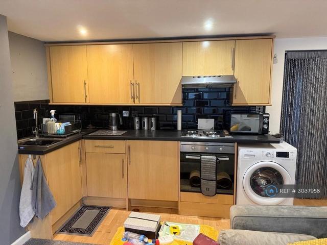 Apartment for rent in Colton, Leeds