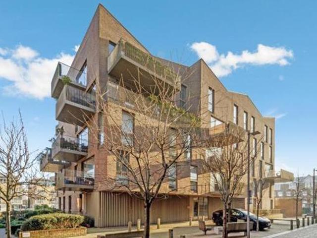 House for sale in Brentford End, Greater London