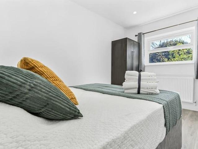Room for rent in Abbeville Village, Greater London