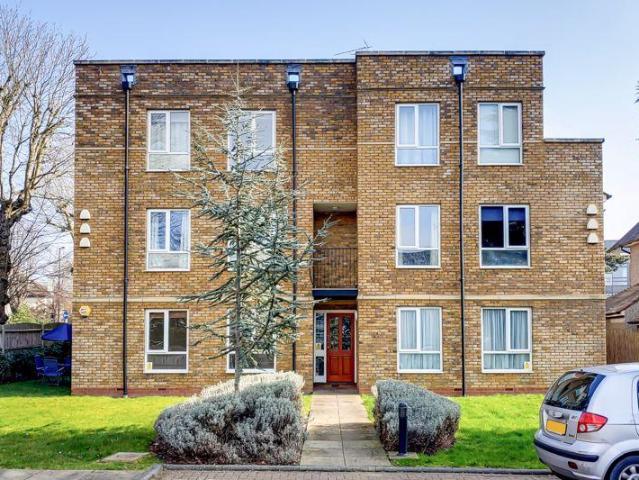 House for rent in London Borough of Croydon, Waddon