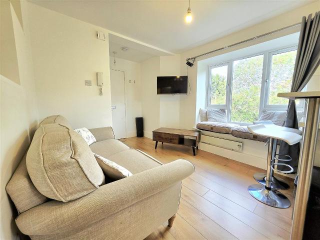 Studio for rent in London Borough of Hillingdon, Greater London