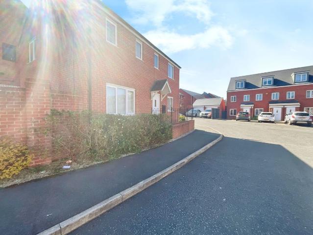 House for rent in Milnshaw, Backburn