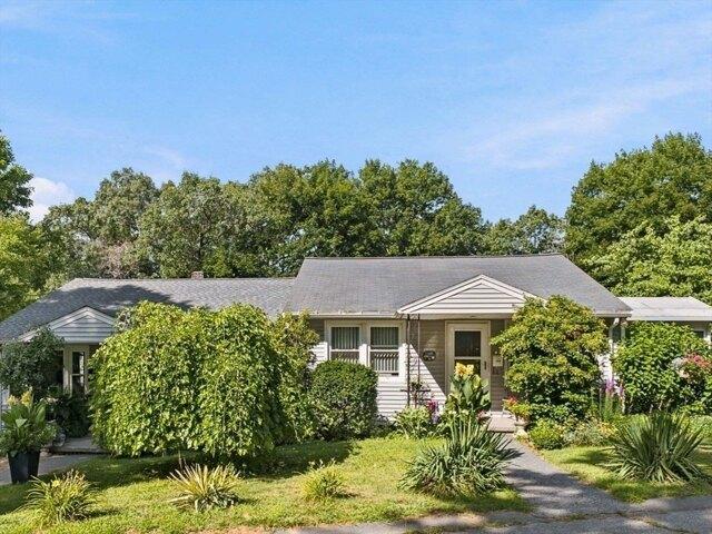 House for sale in Dracut, Massachusetts
