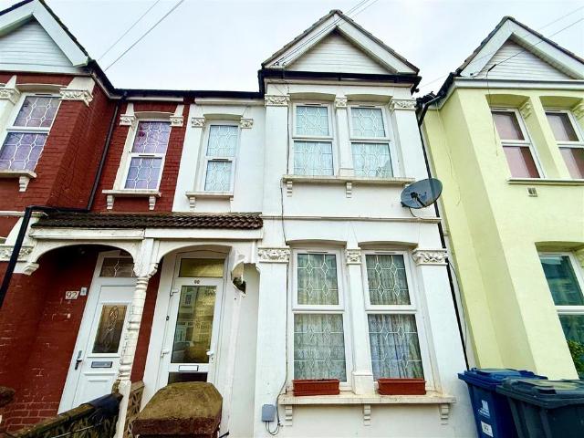 House for rent in London Borough of Ealing, Greater London