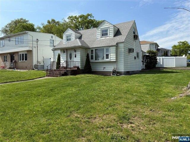 House for sale in Elmwood Park House for sale in Elmwood Park