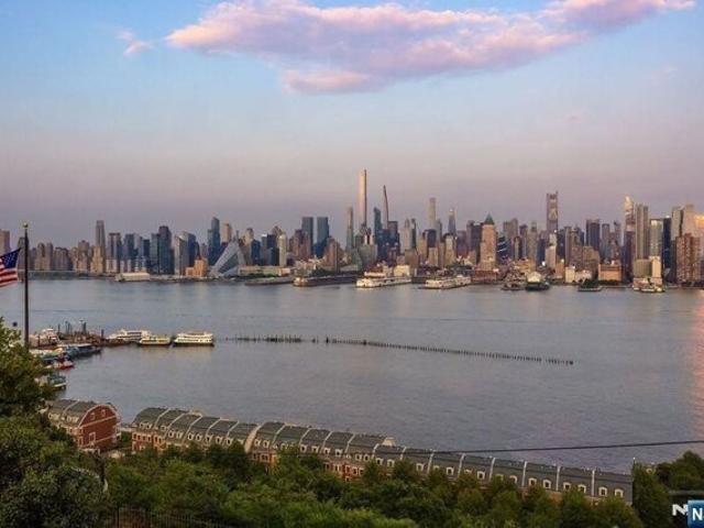 House for sale in Weehawken