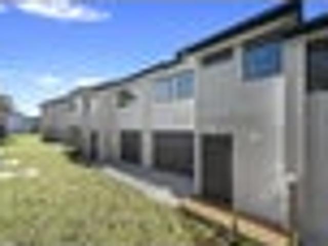 Townhouse for rent in Hamilton Central, Hamilton City