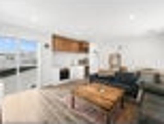 Townhouse for rent in Hamilton Central, Hamilton City