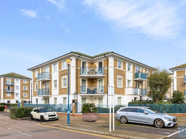 Apartment for rent in Roedean
