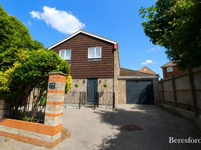 House for rent in Navestock Side, Essex