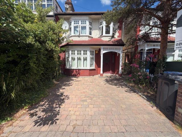 House for rent in Palmers Green, Greater London