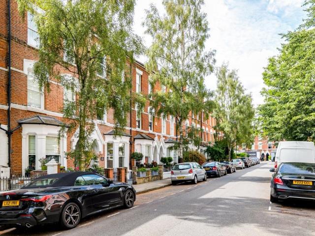 House for rent in Chalk Farm, Greater London