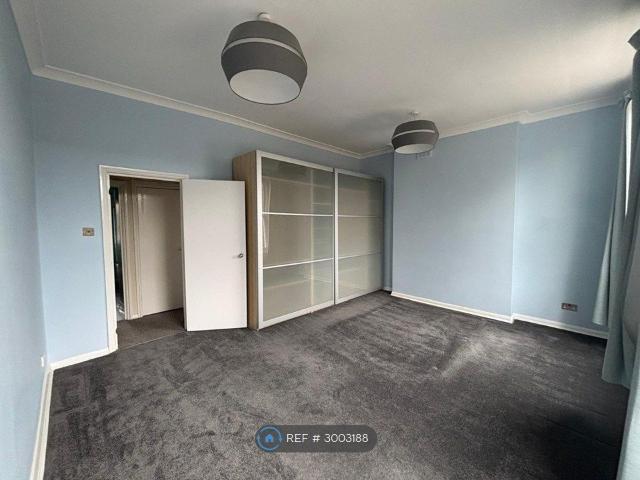 Apartment for rent in Taverner Square, Greater London