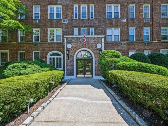 Condo for sale in Garden City