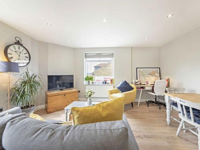 Apartment for rent in London Borough of Merton, South Wimbledon