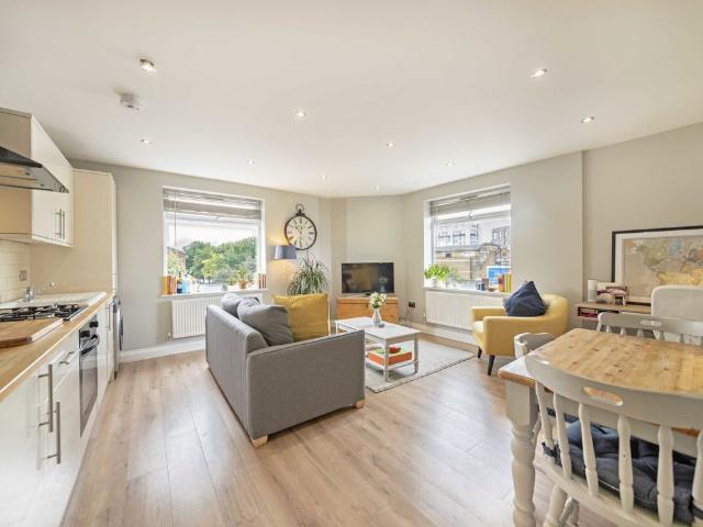 Apartment for rent in London Borough of Merton, South Wimbledon