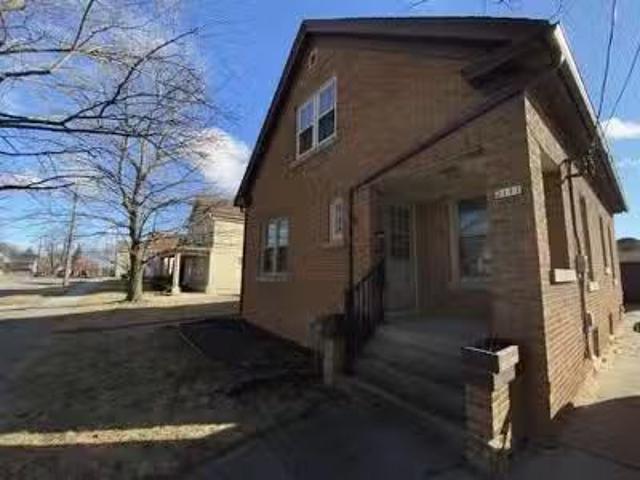 House for sale in Manitowoc
