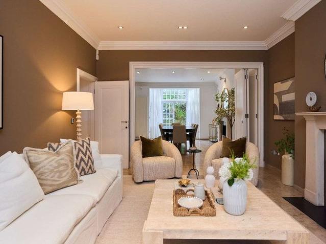 Townhouse for rent in St. John's Wood, Greater London