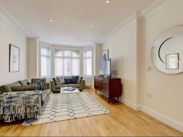 Apartment for rent in London Borough of Hammersmith and Fulham, Greater London