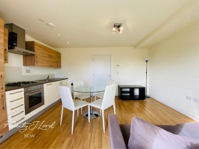 Apartment for rent in Mile End, Greater London