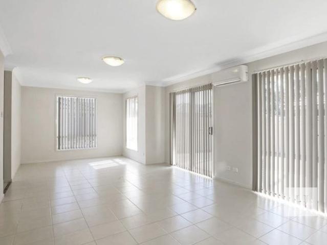 Townhouse for rent in Hamlyn Terrace, New South Wales