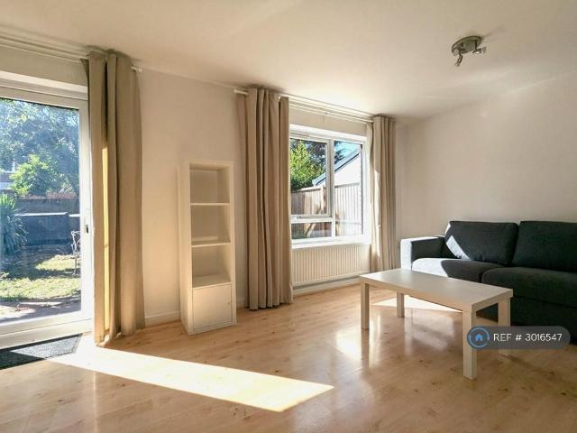 Apartment for rent in West Kensington, Greater London