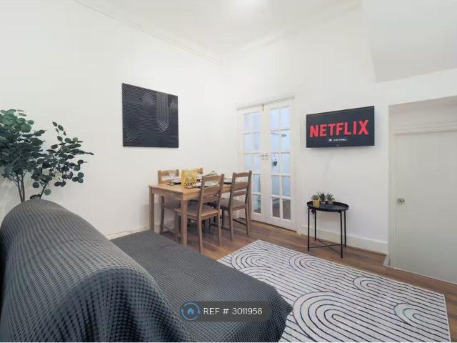 Apartment for rent in West Kensington, Greater London