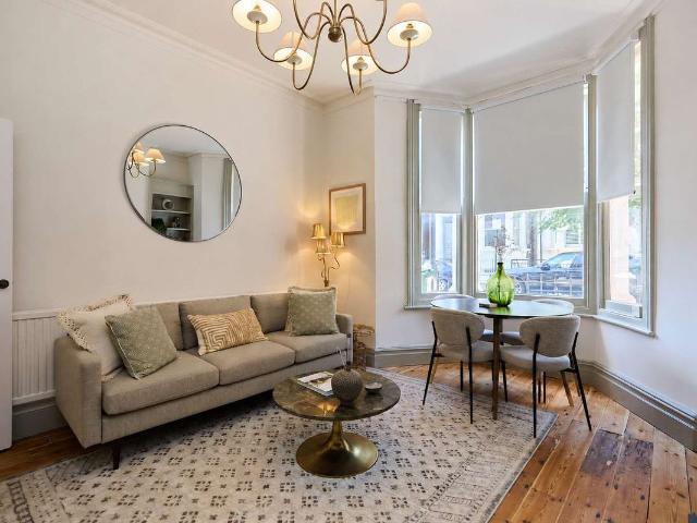 Apartment for rent in Brook Green, Greater London