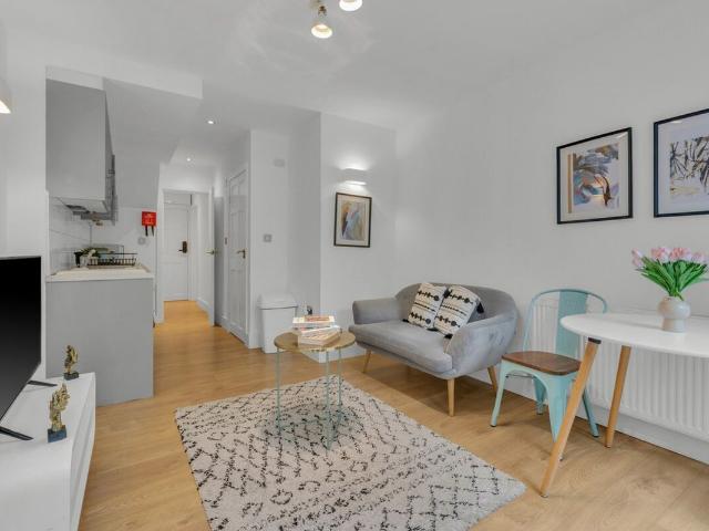 Apartment for rent in London Borough of Hammersmith and Fulham, Greater London