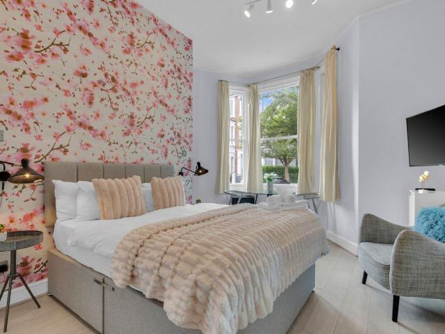 Studio for rent in Brook Green, Greater London