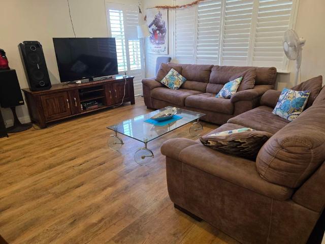 Room for rent in Hammond Park, Western Australia