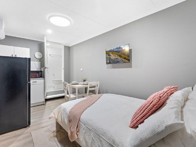 Room for rent in Hammond Park, Western Australia