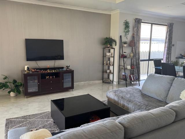 Room for rent in Hammond Park, Western Australia