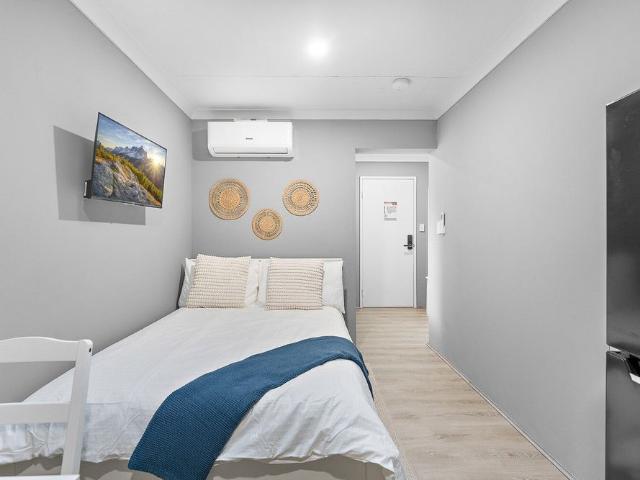 Room for rent in Hammond Park, Western Australia