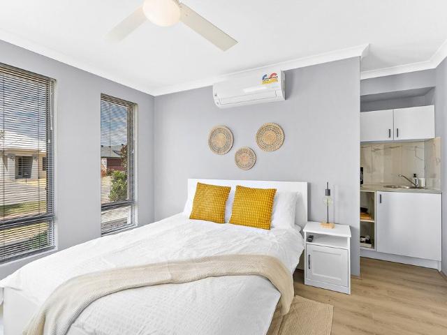 Room for rent in Hammond Park, Western Australia