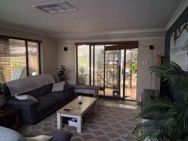 Room for rent in Hammond Park, Western Australia