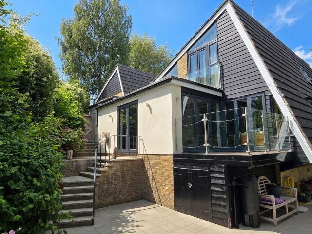 House for rent in Beaconsfield, Forty Green
