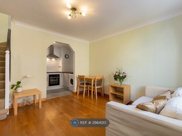 House for rent in London Borough of Merton, Raynes Park