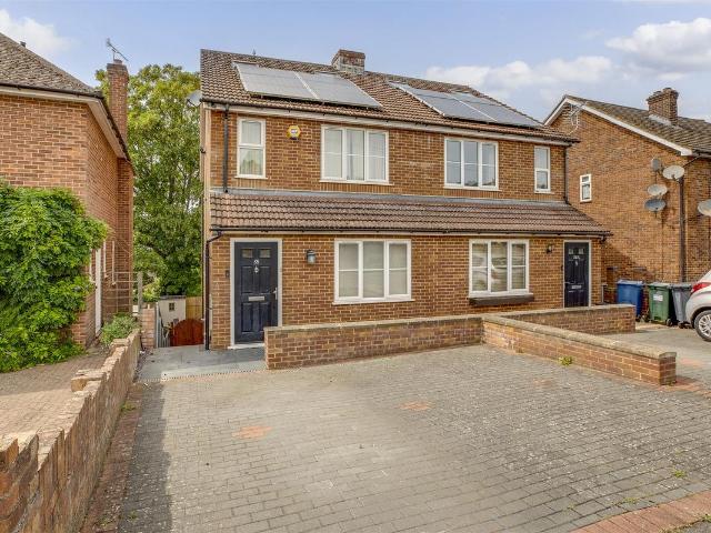 Room for rent in Totteridge, Cressex