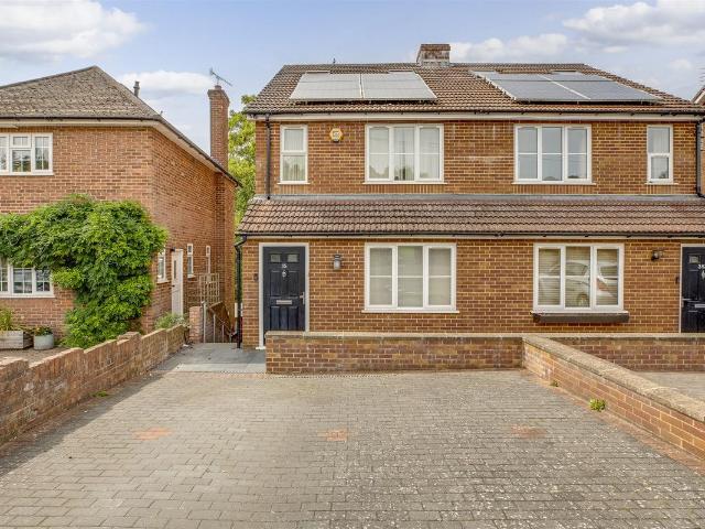 Room for rent in Totteridge, Cressex