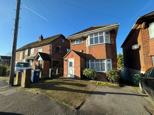 House for rent in Totteridge, Cressex