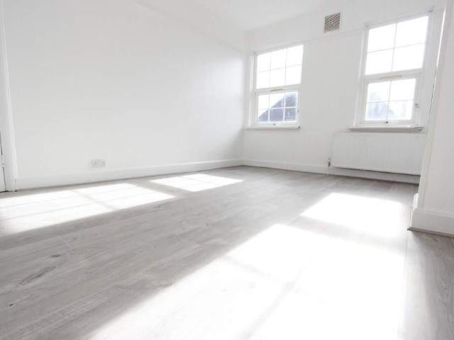 Apartment for rent in Brunswick Park, Greater London