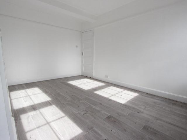 Apartment for rent in Brunswick Park, Greater London