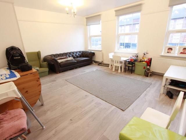Apartment for rent in Brunswick Park, Greater London
