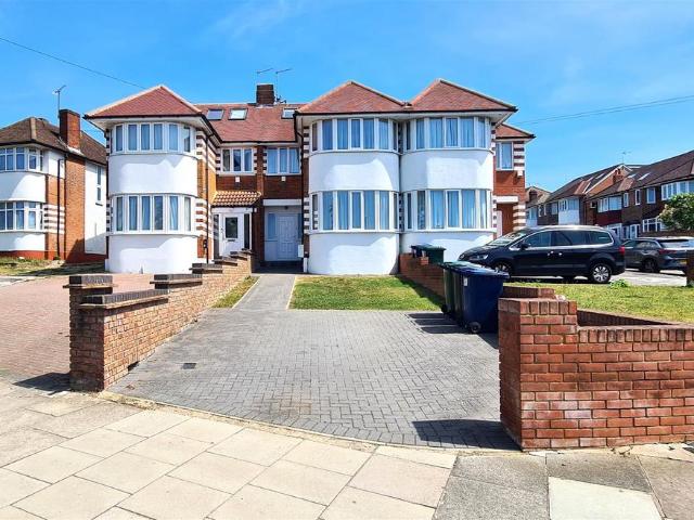 House for rent in Brunswick Park, Greater London