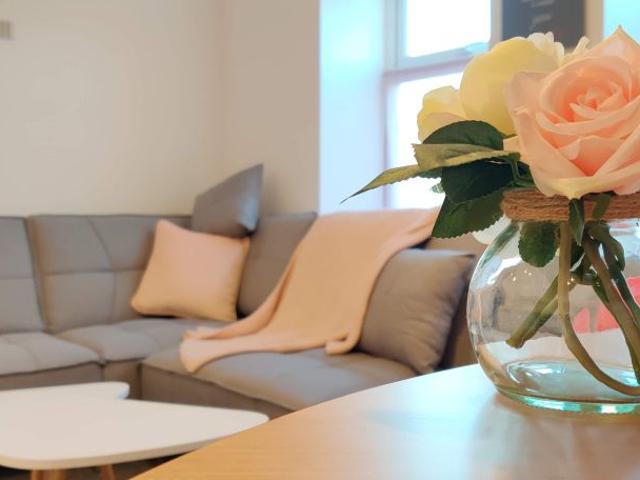 House for rent in Elm Park, Calderstones