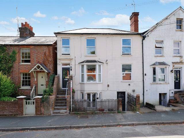 Apartment for rent in Tower Hill, Pachesham Park