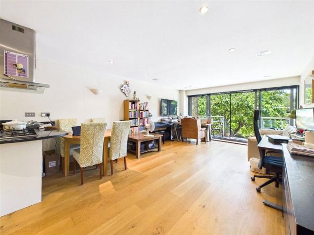 Apartment for rent in Hampton, Greater London
